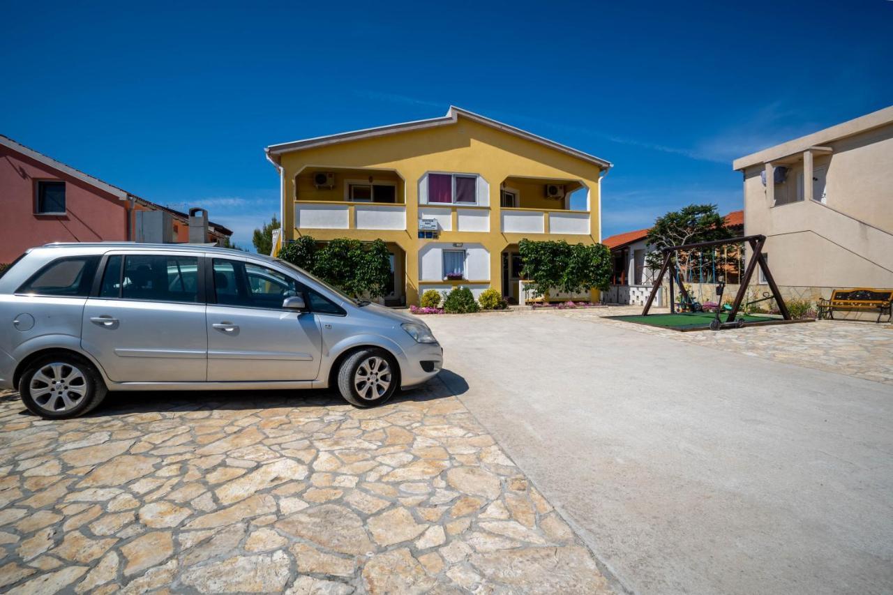 Apartments Pavic Вир Экстерьер фото